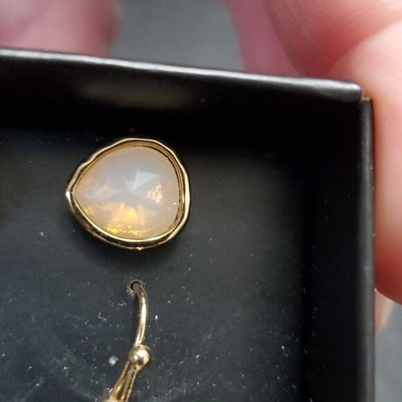 *Sale* Avon gold tone earring set - Picture 8 of 10